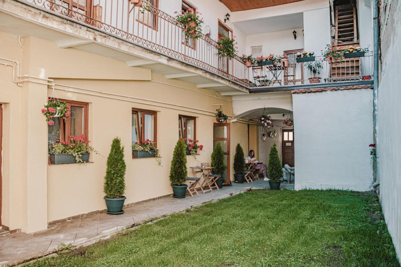 בראשוב Central Garden Apartments מראה חיצוני תמונה
